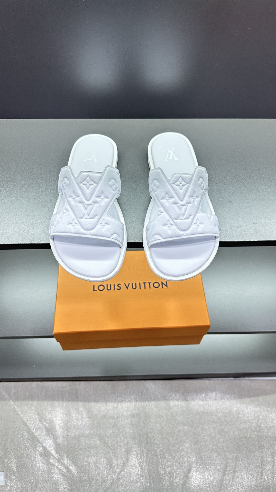 Louis Vuitton Slippers